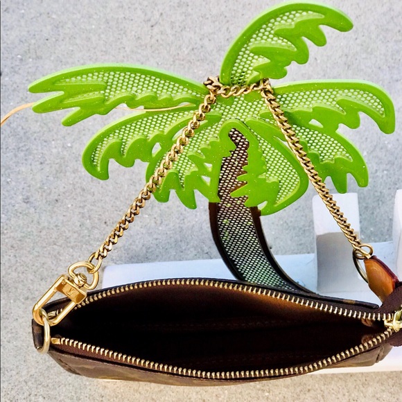 LUX ISLAND | LOUIS VUITTON Mini Pochette - Picture 8 of 16